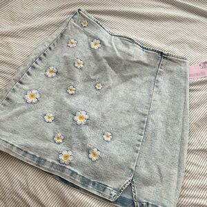 NWT Wild Fable Floral Embroidered Denim Side Slit Mini Skirt, Size Small